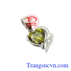 Mặt dây đẹp xinh xắn dễ dàng kết hợp với dây chuyền vàng