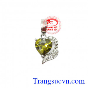 Mặt dây đẹp xinh xắn là sản phẩm được chế tác tỉ mỉ sang trọng được nhiều bạn nữ yêu thích