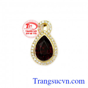 Mặt dây granat quý phái là sự kết hợp vàng tây 14k cùng đá granat thiên nhiên,Mặt dây granat quý phái