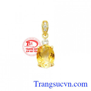Mặt dây nữ thạch anh vàng xinh xắn là sản phẩm có giấy kiểm định đá quý uy tín.