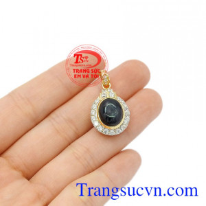 Mặt dây nữ vàng Sapphire có giấy kiểm định đá quý uy tín.