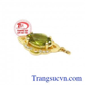 Sản phẩm thích hợp với nhiều kiểu trang phục, hợp phong thủy,Mặt dây peridot sang trọng