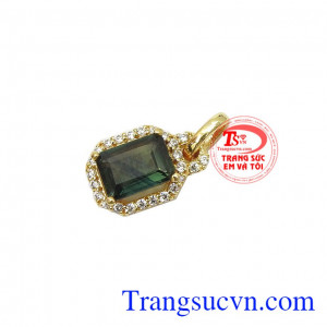 Đá saphir thiên nhiên là biểu tượng của tình yêu, lòng thủy chung