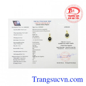 Các chi tiết trên sản phẩm cũng được chăm chút, tỉ mỉ như tính cách của người phụ nữ vậy. Mặt dây saphir sao quý tộc