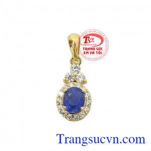 Mặt dây sapphire thiên nhiên được thiết kế đính đá sang trọng, đẳng cấp