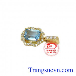 Mặt dây topaz hoàng ngọc tôn lên vẻ đẹp sang trọng, rạng ngời cho phái đẹp
