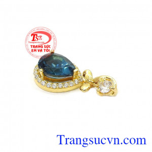 Đá topaz thiên nhiên hợp phong thủy mang đến nhiều may mắn, bình an và thành công,Mặt dây topaz thiên nhiên