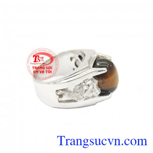 Nhẫn bạc nam đá mắt hổ mang lại nhiều may mắn và thành công cho người mệnh thổ và mệnh kim