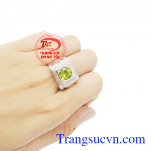 Đá Peridot thiên nhiên