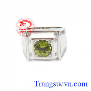 Đá peridot mang ý nghĩa sung túc, may mắn và hạnh phúc