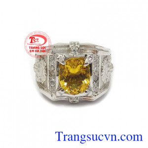 Nhẫn bạc thạch anh vàng mạnh mẽ dễ dàng kết hợp với nhiều trang phục và phong cách thời trang khác nhau
