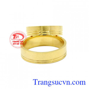 Nhẫn cưới vàng trơn 10k sẽ là sự lựa chọn hoàn hảo dành cho những cặp đôi sắp cưới.