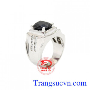 Nhẫn nam bạc Sapphire đẹp được chế tác theo công nghệ cao cấp, đường nét tỉ mỉ.