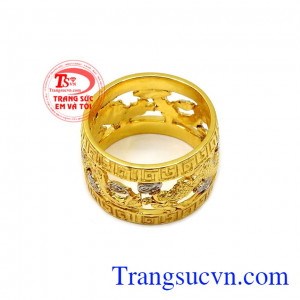 Theo phong thủy, rồng mang linh khí, mang đến sự vượng khí may mắn, tài lộc,Nhẫn nam chạm khắc rồng
