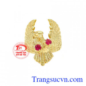 Nhẫn nam vàng đại bàng được chế tác tinh xảo từ vàng 18k.