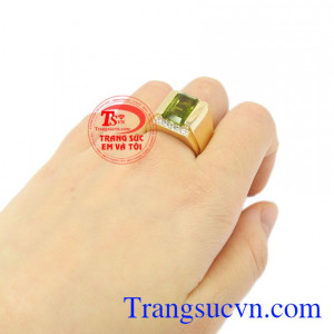 Nhẫn nam vàng peridot đẹp thương hiệu Em và Tôi đảm bảo chất lượng.