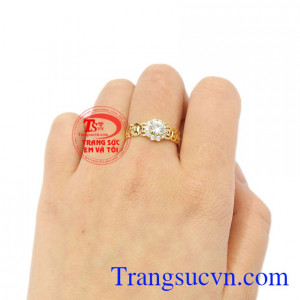 Nhẫn nữ kim tiền xinh xắn may mắn.