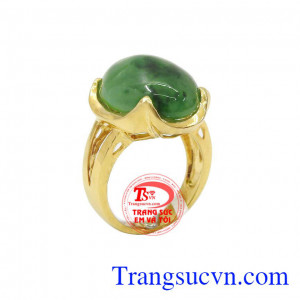 Nhẫn nữ ngọc cẩm thạch đại cát là sản phẩm nhẫn nữ được gắn ngọc jadeite thiên nhiên mang ý nghĩa may mắn, thịnh vượng
