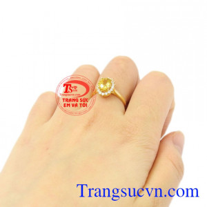 Nhẫn nữ Sapphire vàng nổi bật thiên nhiên.