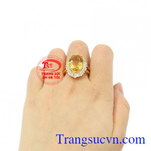 Nhẫn nữ thạch anh vàng ấn tượng