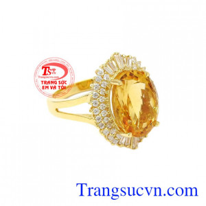 Nhẫn nữ thạch anh vàng ấn tượng kiểu dáng thời trang.