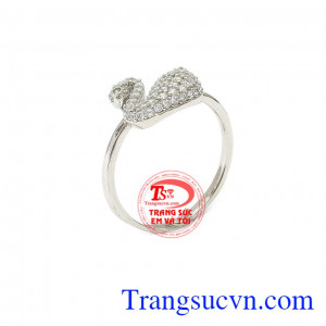 Nhẫn nữ thiên nga vàng trắng mang đến vẻ đẹp sang trọng, thanh lịch cho người đeo