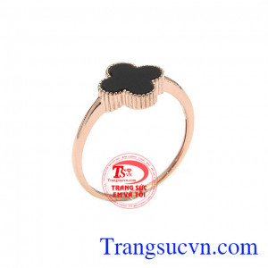 Nhẫn nữ vàng hồng cỏ 4 lá tôn lên vẻ đẹp xinh xắn được thiết kế Hàn Quốc