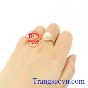 Nhẫn nữ vàng ngọc trai đẹp sang trọng.