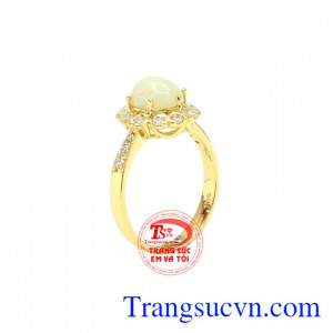 Nhẫn nữ vàng Opal được chế tác từ đá Opal quý thiên nhiên và vàng 14k.