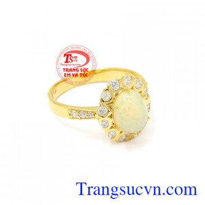 Nhẫn nữ vàng Opal có giấy kiểm định đá quý quy tín. 