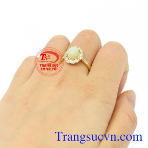 Nhẫn nữ vàng Opal chất lượng.