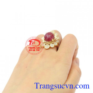 Nhẫn nữ vàng Ruby sao độc đáo chất lượng.