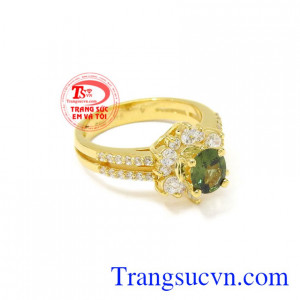 Nhẫn nữ vàng sapphire ấn tượng đẹp.