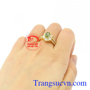 Nhẫn nữ vàng sapphire ấn tượng