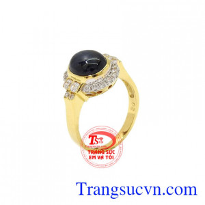Nhẫn nữ vàng Sapphire sang trọng là sản phẩm được chế tác tinh tế, chất lượng.