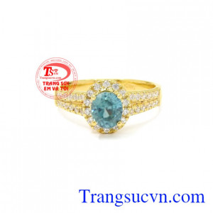 Nhẫn nữ vàng Zircon đẹp có thể kết hợp với nhiều kiểu quần áo, đeo hợp thời trang.