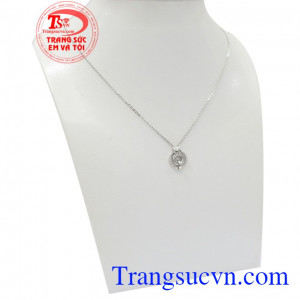 Dây chuyền vàng trắng thanh lịch và cá tính là xu hướng được giới trẻ yêu thích
