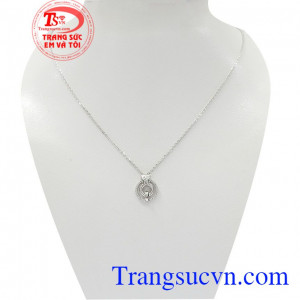 Dây chuyền liền mặt thời trang là bộ sản phẩm của Hàn quốc với dây chuyền kèm mặt dây được thiết kế tinh tế, sắc nét