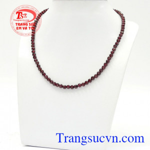 Sản phẩm không chỉ làm đồ trang sức đeo mà còn giúp đem lại may mắn về sức khỏe và phong thủy cho gia chủ,Chuỗi cổ Garnet 5 ly