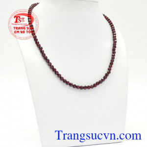 Chuỗi cổ Garnet 5 ly mang lại vẻ đẹp nữ tính, tinh tế cho người đeo,Chuỗi cổ Garnet 5 ly