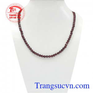 Chuỗi cổ Garnet 5 ly may mắn được chế tác tinh xảo, màu sắc đẹp, hợp thời trang,Chuỗi cổ Garnet 5 ly