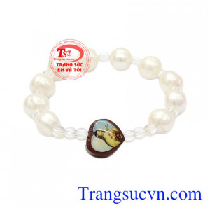 Chuỗi mân côi ngọc trai đẹp được chế tác từ những viên ngọc trai thiên nhiên chất lượng, màu sắc đẹp.