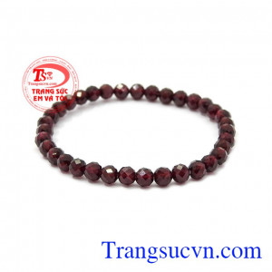Chuỗi tay Garnet 5 ly là loại đá quý thiên nhiên có nhiều tác dụng trong phong thủy,Chuỗi tay Garnet 5 ly