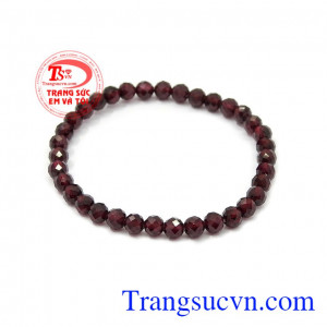 Đá Garnet là biểu tượng cho tình yêu, hạnh phúc viên mãn,Chuỗi tay Garnet 5 ly