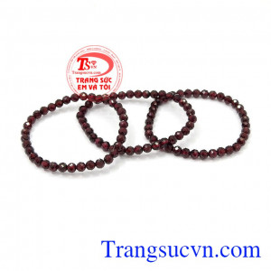 Đá Garnet còn hỗ trợ điều trị một số bệnh về tim mạch, xua đuổi những điều xấu mang lại sự bình an và may mắn,Chuỗi tay Garnet 5 ly