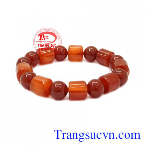 Trong phong thủy đá mã não như vật hộ mệnh đầy quyền năng giúp chủ nhân tránh khỏi tà ma, xui xẻo. Chuỗi tay mã não chất lượng