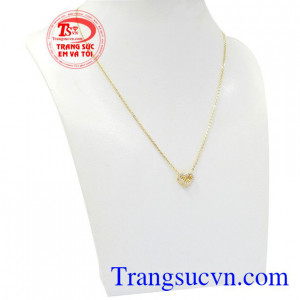 Dây chuyền nữ trái tim xinh xắn được nhập khẩu từ Korea xinh xắn mang lại vẻ trẻ trung, thanh lịch cho người đeo.