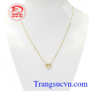 Dây chuyền nữ trái tim xinh xắn được chế tác xinh xắn, nhỏ xinh sẽ là món quà đầy bất ngờ dành cho phái nữ.