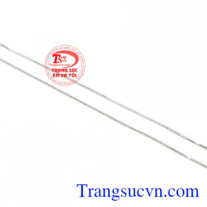 Dây chuyền nữ vàng trắng dịu dàng thương hiệu Em và Tôi đảm bảo chất lượng, uy tín.