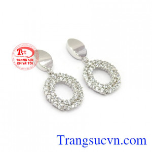 Hoa tai đính đá thời thượng với đường nét thiết kế độc đáo, mới lạ, đính đá sang trọng, sản phẩm rất được phái đẹp ưa chuộng